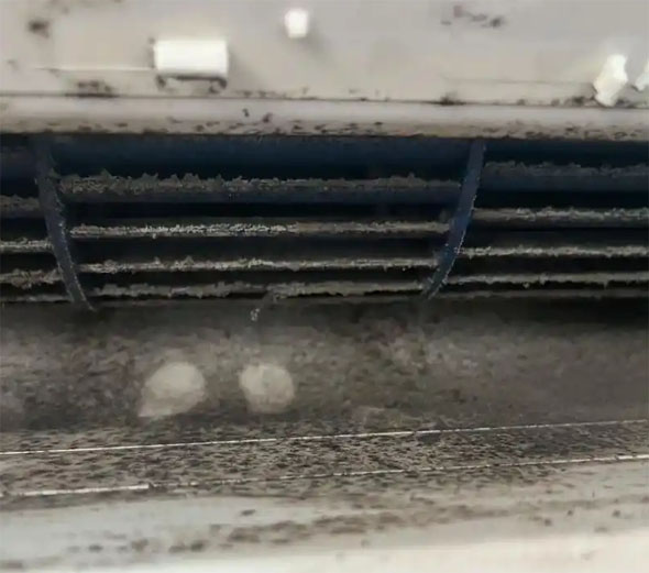 沙坪坝空调吹的风有股烧焦味是怎么回事